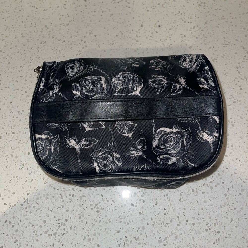 Adrienne Vittadini Cosmetic Case